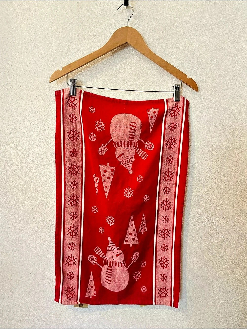 Sur La Table Christmas Snowman Cotton Hand Towel in Red & White Set of 2